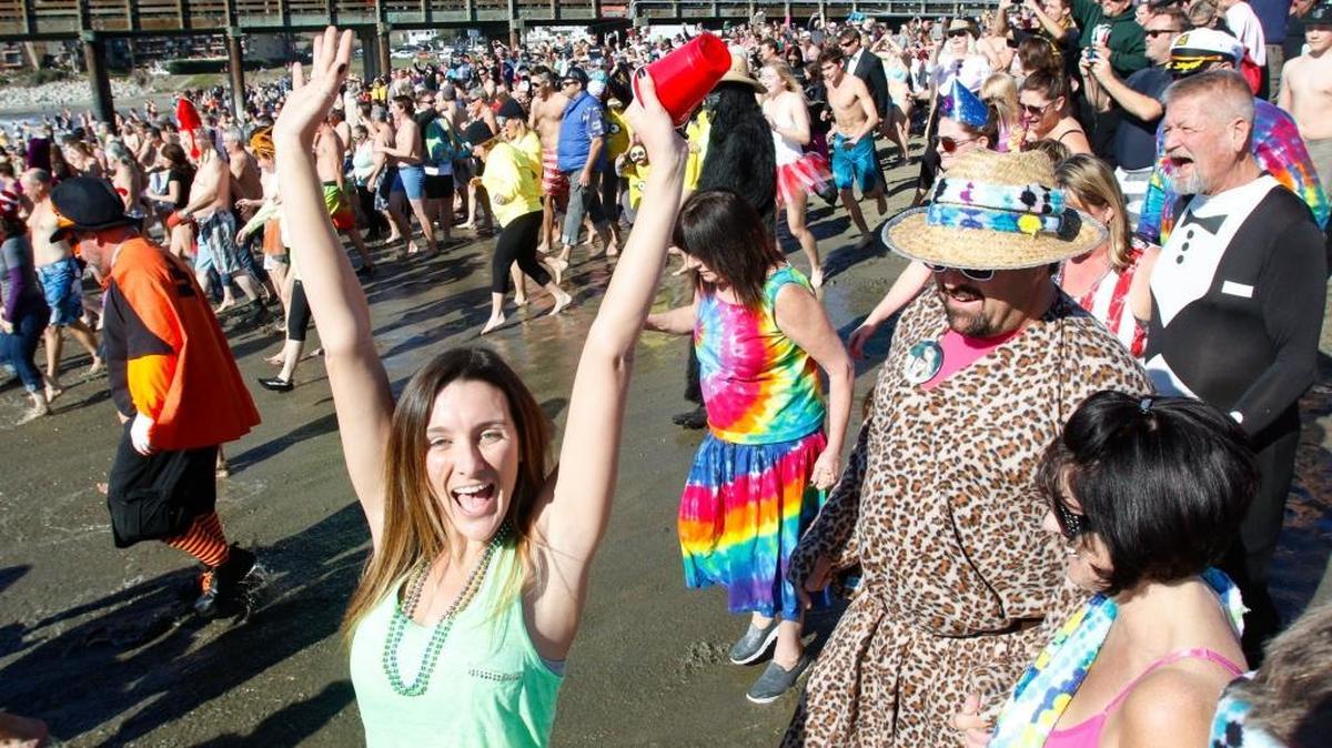 Swimmers take the plunge at the annual Carlin Soule’ Memorial Polar Bear Dip in Cayucos in 2016. The event returns to the Cayucos Pier on Jan. 1, 2018.