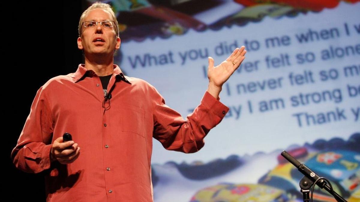 PostSecret creator Frank Warren will bring his interactive show “PostSecret Live!” to the Performing Arts Center in San Luis Obispo on April 10.