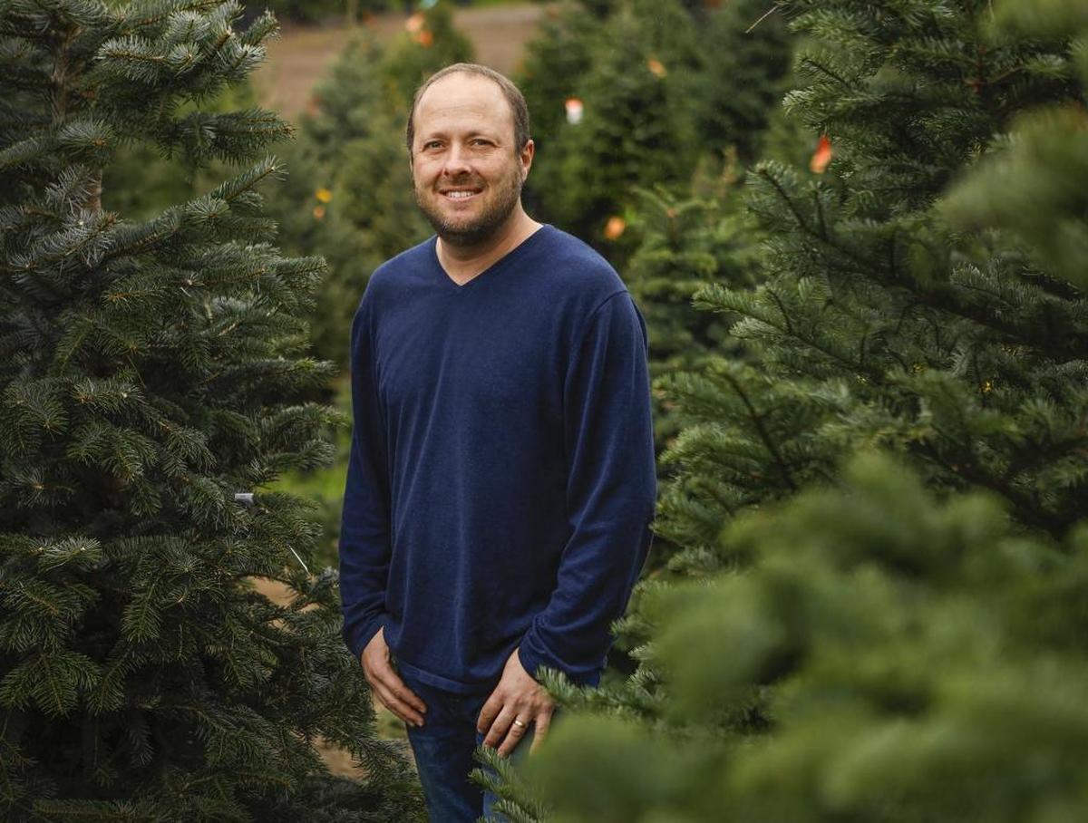 “Thirteen Reasons Why” author Jay Asher explores the classic Pied Piper legend in new graphic novel “Piper,” co-written by Jessica Freeburg and illustrated by Jeff Stokely.