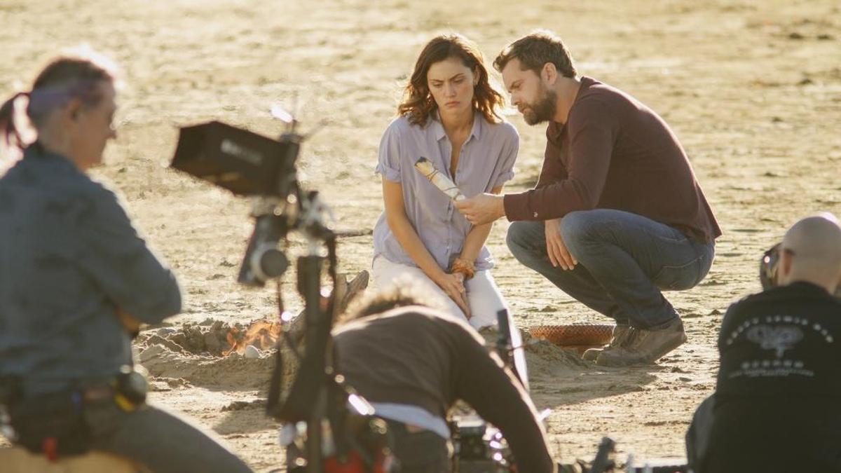 Joshua Jackson and Phoebe Tonkin film a scene for Season 4 of Showtime’s “The Affair” near Morro Rock in Morro Bay in January 2018.