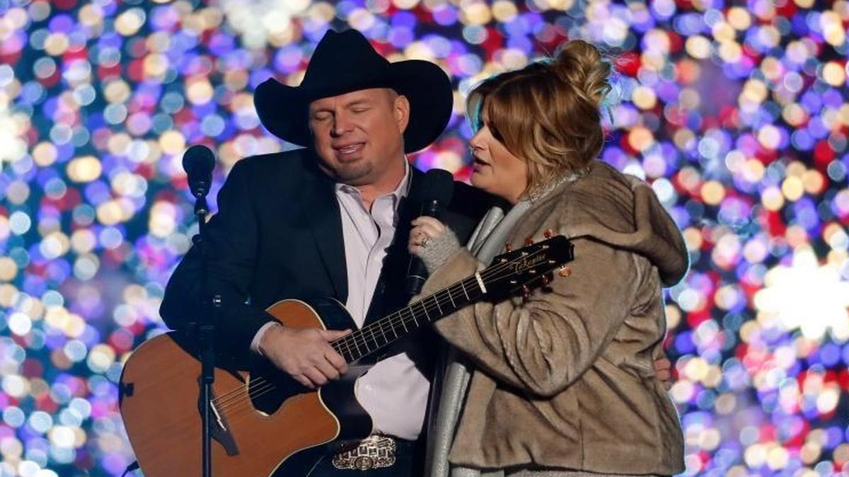 Singers Garth Brooks and Trisha Yearwood perform during the lighting ceremony for the 2016 National Christmas Tree on the Ellipse near the White House, Thursday, Dec. 1, 2016 in Washington.