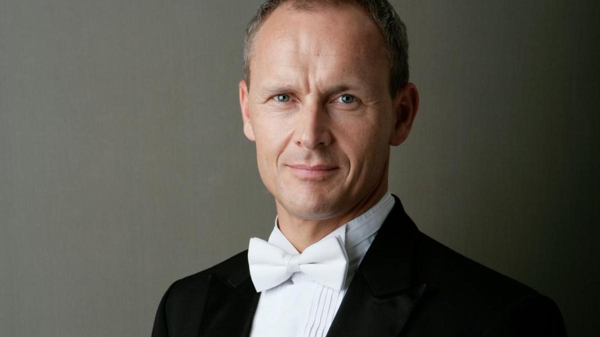 Andrew Sewell will conduct the San Luis Obispo Symphony on Saturday at the Performing Arts Center. He is one of five candidates vying to replace Michael Nowak as symphony music director.