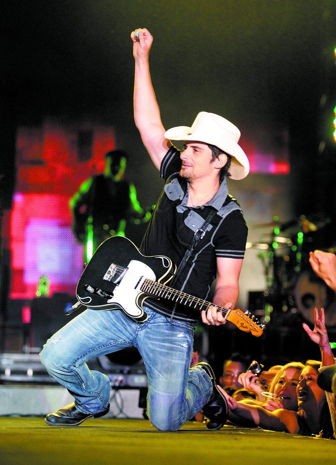 Brad Paisley performs at the California Mid-State Fair in Paso Robles in 2012. He’ll play a benefit concert May 12 at the Santa Barbara Bowl supporting Thomas Fire and flood victims.