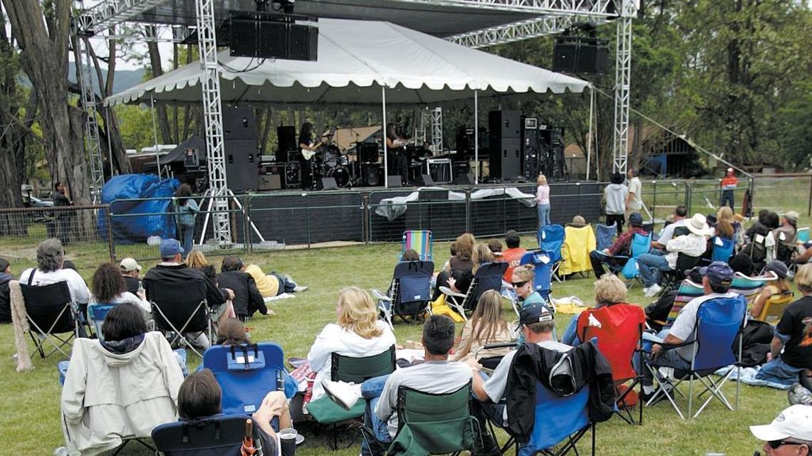 A concert at the Pozo Saloon in 2006.