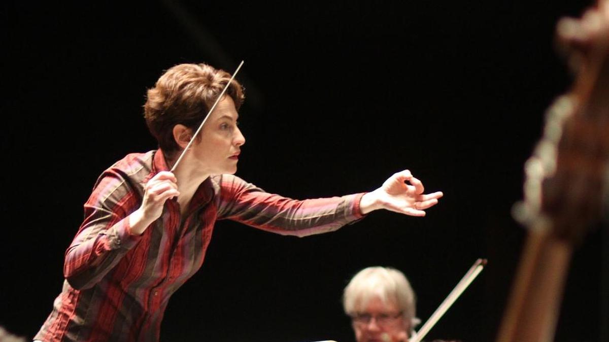 Laura Jackson rehearses with the Orchestre Symphonique de Bretagne in France. She will conduct the San Luis Obispo Symphony in concert on Saturday, Feb. 6.