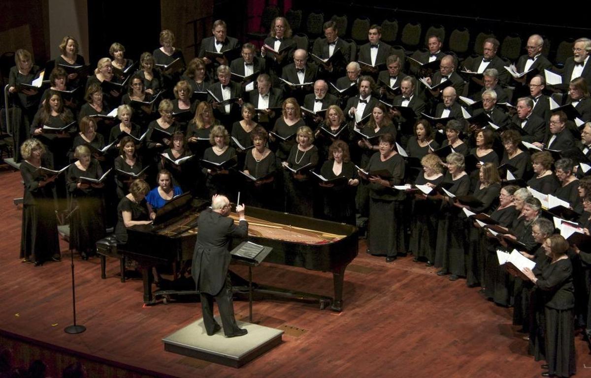 Thomas Davies directs the San Luis Obispo Master Chorale. The group will perform at the Holiday Festival and Sing-Along Messiah at the Performing Arts Center in San Luis Obispo on Dec. 17, 2022.