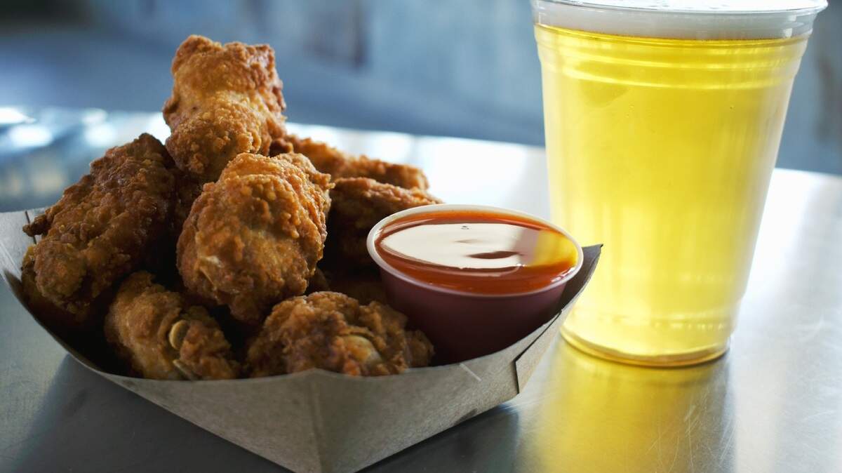 Brooks Burgers’ chicken wings and beer