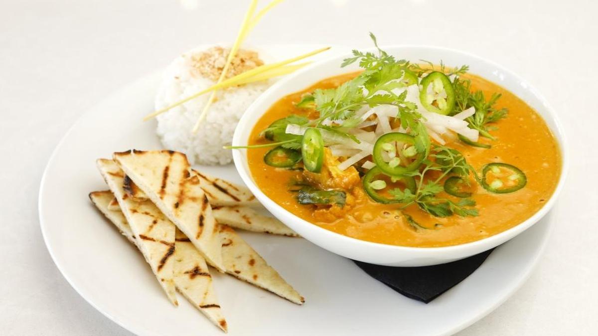 Summer dinner options at Thomas Hill Organics in San Luis Obispo include a red Thai curry bowl with rainbow chard and jasmine rice.
