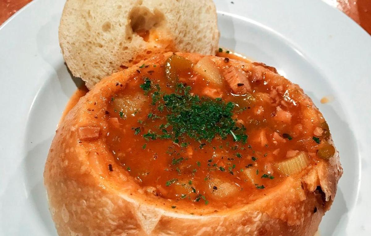 Duckie’s Chowder House in Cayucos offers a flavorful Manhattan-style clam chowder.