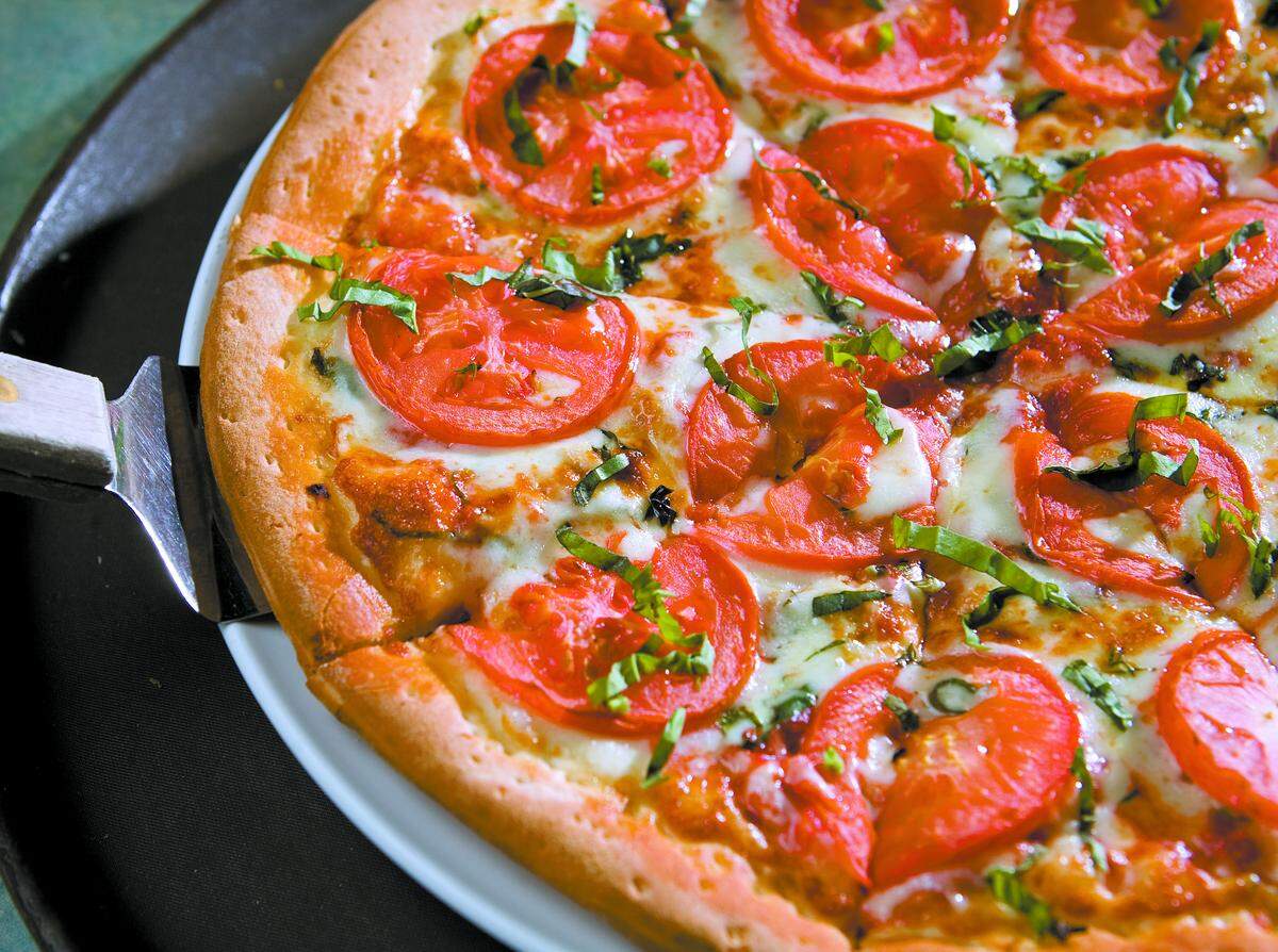 A margarita pizza from Nucci’s Pizza in San Luis Obispo is topped with tomatoes, basil, garlic and cheese.