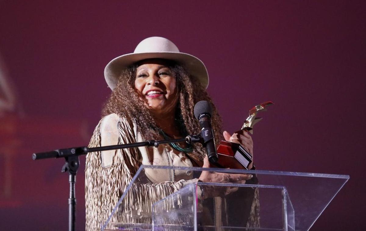Actress Pam Grier accepts the King Vidor Award for Excellence in Filmmaking on Saturday at the Fremont Theater in downtown San Luis Obispo during the San Luis Obispo International Film Festival. Named after the Oscar-winning director of “War and Peace,” the King Vidor Award is the festival’s highest honor.