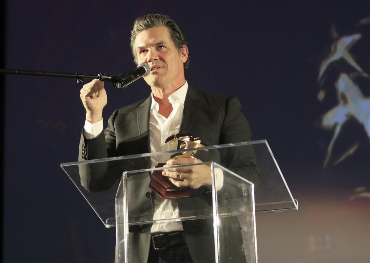 Josh Brolin accepts the King Vidor Award for Excellence in Filmmaking at the Fremont Theatre in San Luis Obispo, as part of this year’s San Luis Obispo International Film Festival. Brolin stars in “Only the Brave,” which opens in theaters on Friday.