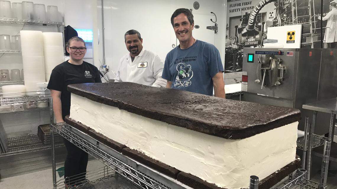 Martha Stewart, Snoop Dogg enjoy a giant ice cream sandwich — made by 2 SLO County businesses