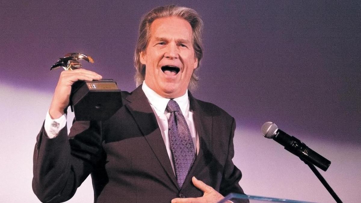 Actor Jeff Bridges accepts the King Vidor Award for Excellence in Filmmaking at the Fremont Theatre in San Luis Obispo in 2014 as part of the San Luis Obispo International Film Festival.