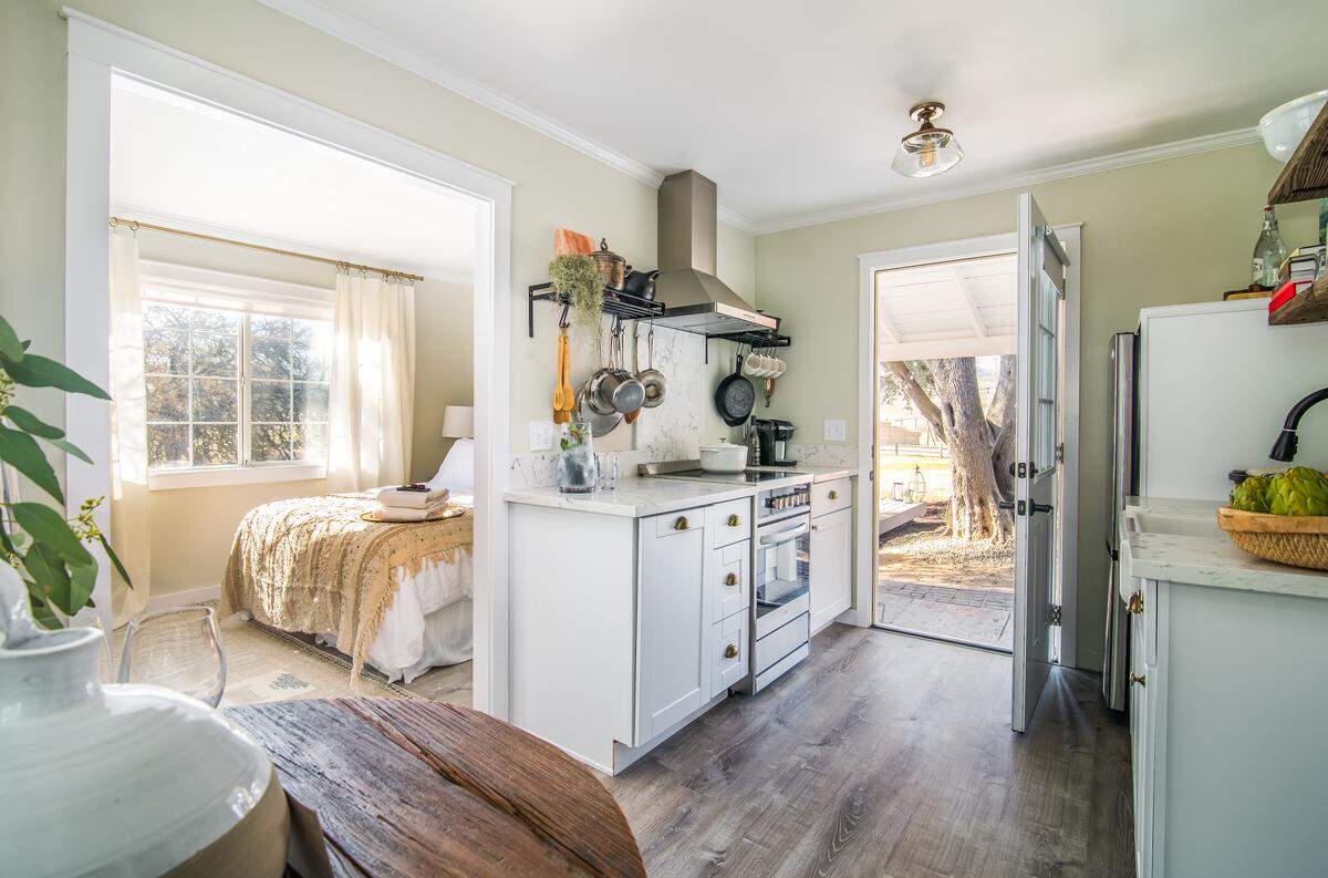 On new Netflix show “Stay Here,” The Cottage at The Vintage Ranch in Paso Robles gets a major makeover.