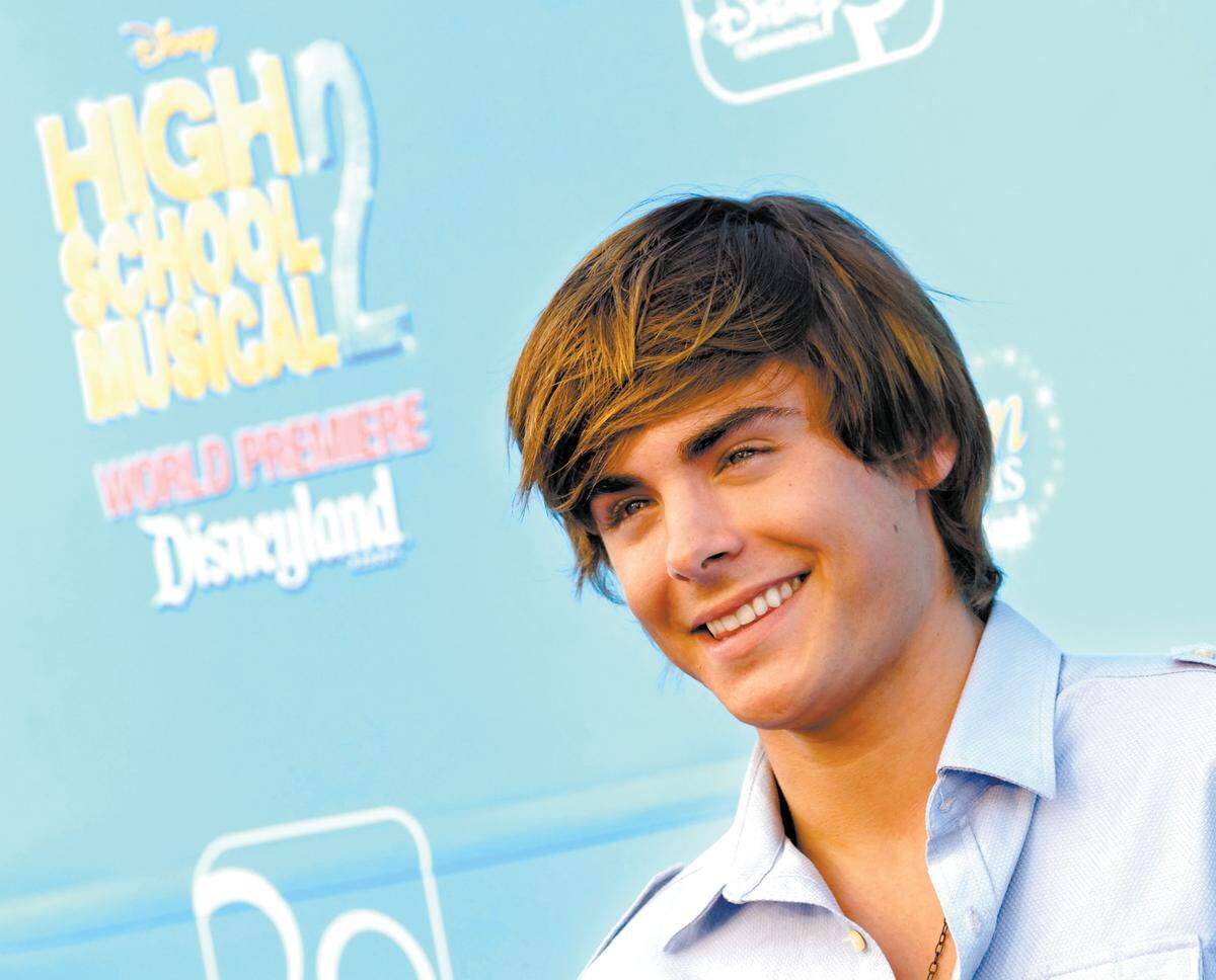 Zac Efron, a cast member in “High School Musical 2,” arrives at the premiere of the Disney Channel movie in Anaheim, Calif., on Tuesday, Aug. 14, 2007.