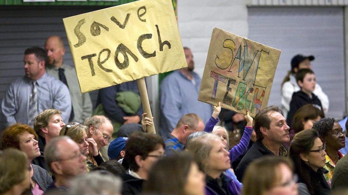 The San Luis Coastal Unified School District meeting was crowded Tuesday, Feb. 19, for budget discussions. The largest group appeared to be supporters of Teach school, but comments included support for librarians and counselors, too.