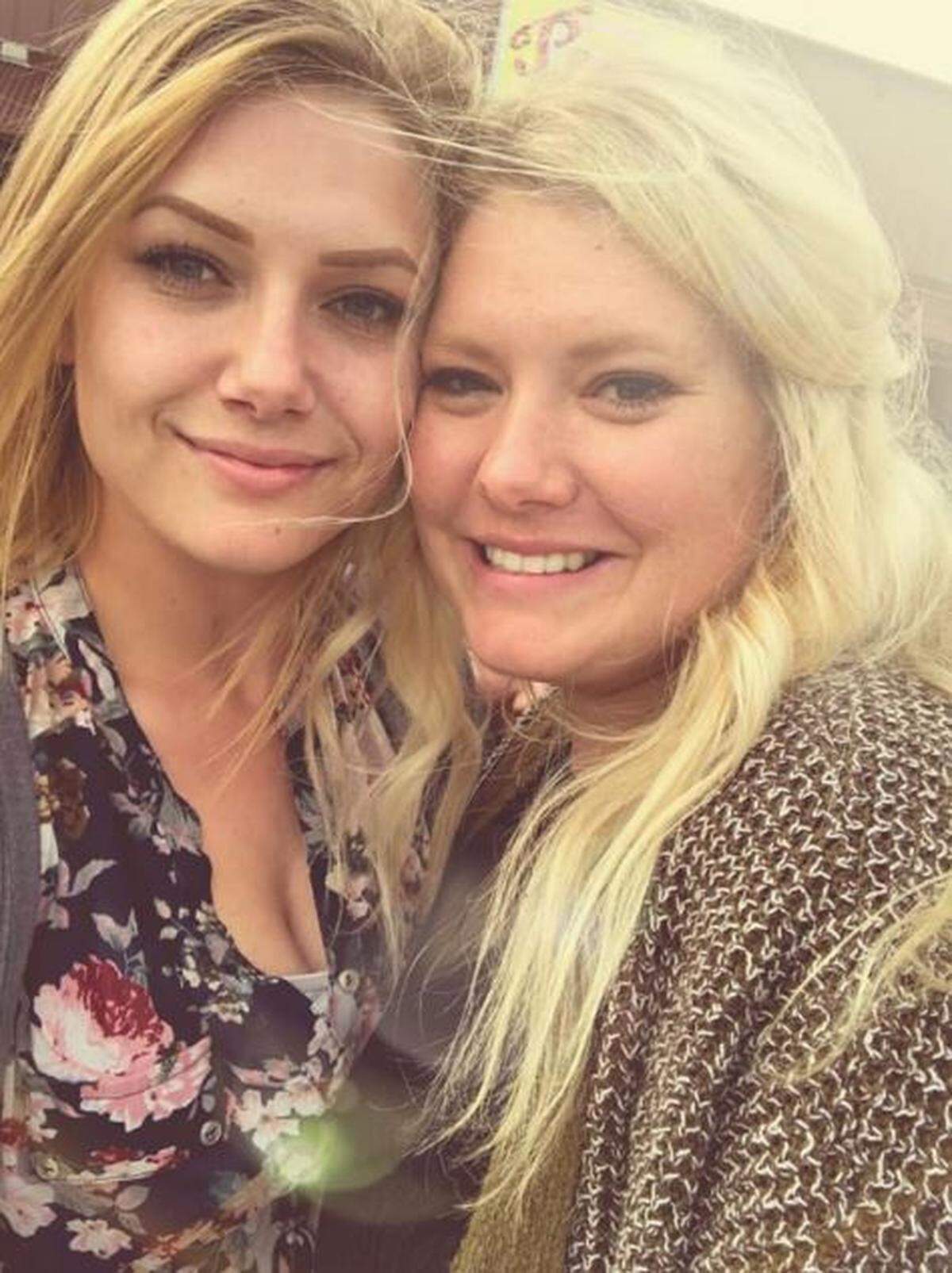 Robbie Roe, left, and her sister Bonnie, right, in a recent photo.