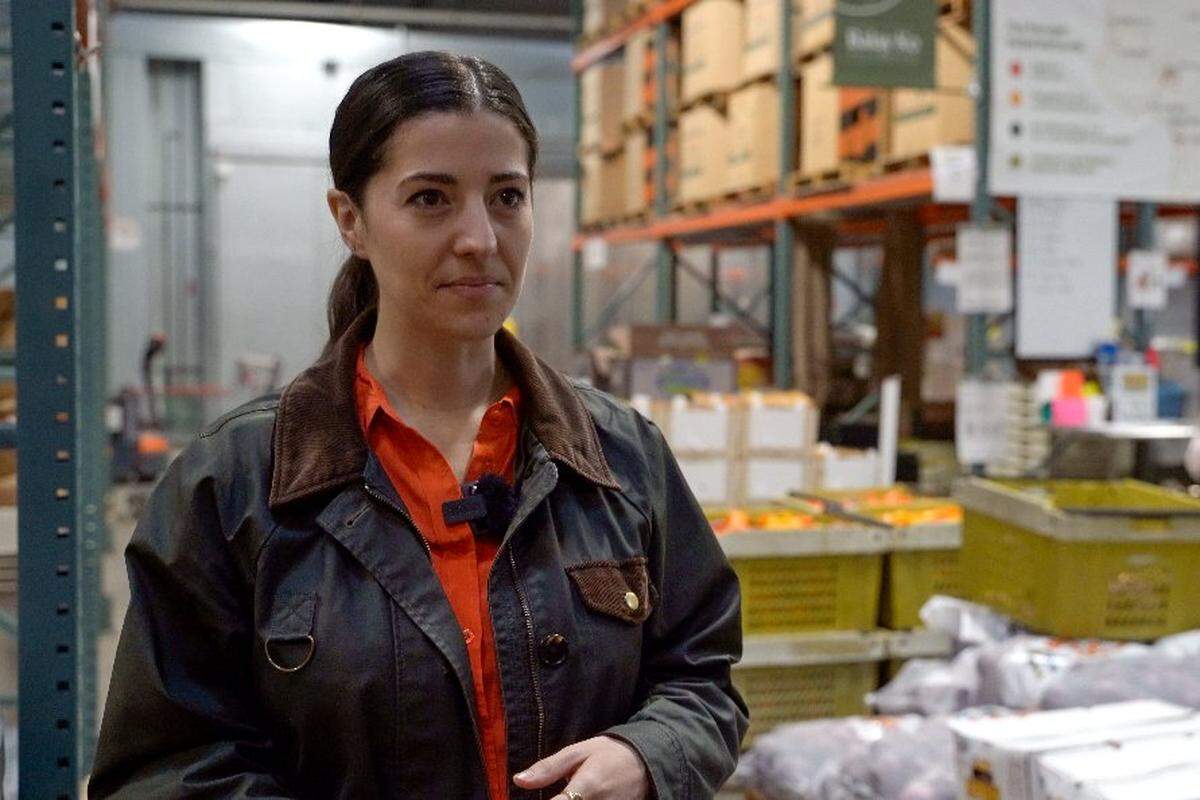 SLO Food Bank CEO Molly Kern organizes food bank volunteers on Friday, Oct. 31, 2025. The SLO Food Bank is projecting a significant increase in demand for its services while the federal shutdown cuts off SNAP benefits.