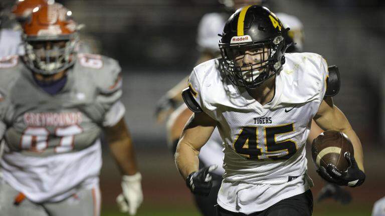 San Luis Obispo beats Atascadero 28-14. See the photos