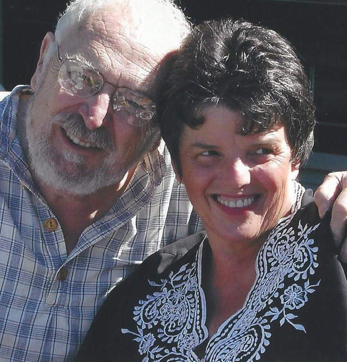 Richard and Kathe Tanner caught in a loving moment in 2000. She’s a Tribune columnist, and her advice to loving couples is this: Have other people take lots of photos of the two of you together. She and Richard accumulated few photos like that during their 44 years together; one or the other of them was always the one taking the pictures.