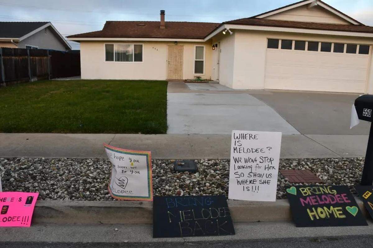Signs in front of Ashlee Buzzard’s home on Mars Avenue in Vandenberg Village plead for information about her 9-year-old daughter’s whereabouts. Melodee Buzzard was found shot to death in Utah in December after she went missing from a road trip with her mother several months prior. 