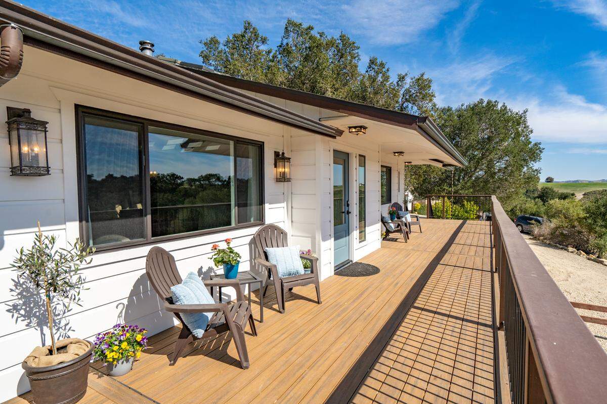 A 24-acre estate located in the Willow Creek district of the Paso Robles American Viticultural Area — and has roots stretching back to a celebrated Napa Valley winery — has recently been put on the market for just under $3 million.