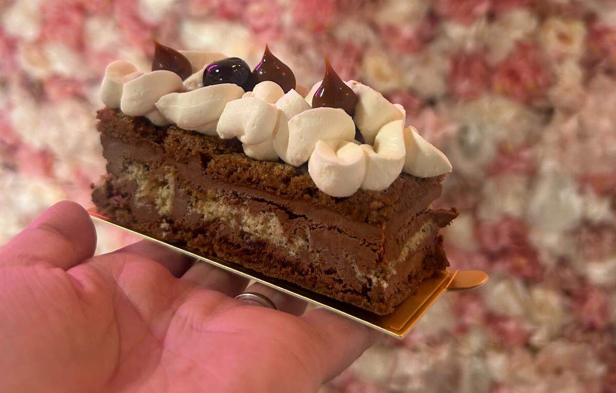 For the Ultimate Baking Championship, Florencia Breda made a dulce de leche and amarena cherries chocolate mousse cake.