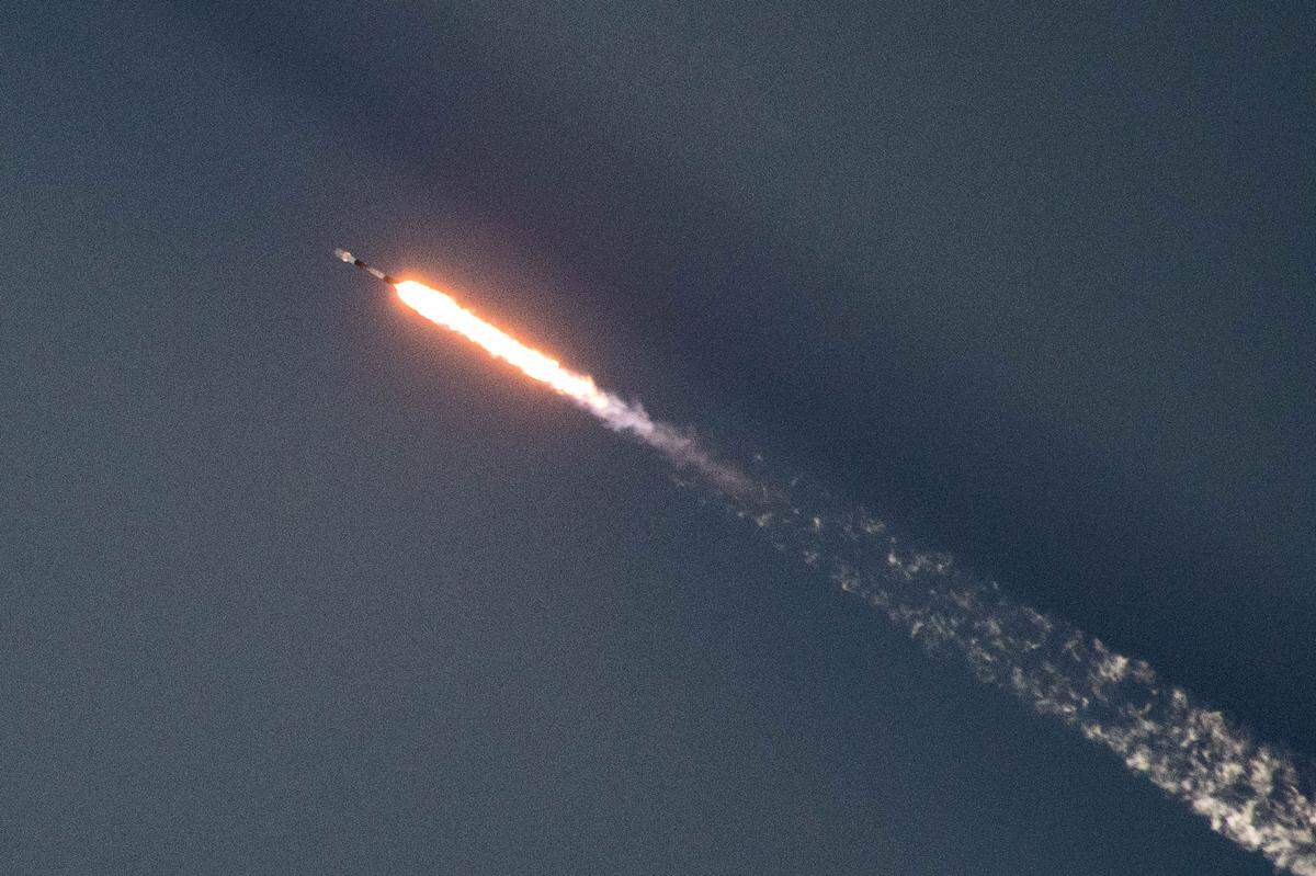 A Falcon 9 rocket heads to space on Thursday, Oct. 27, 2022, carrying 53 Starlink satellites into orbit.
