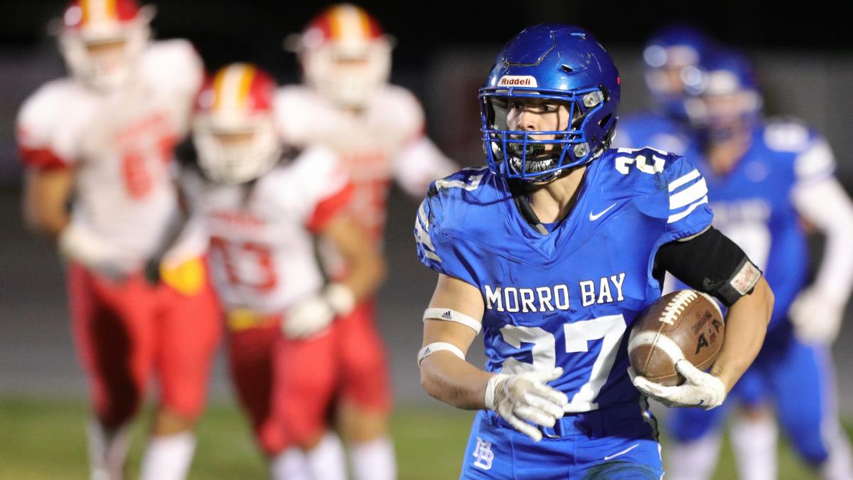Dylan Turner breaks for a gain. Morro Bay defeated Loara High of Anaheim 35-27 in a state playoff game, Dec. 3, 2021.