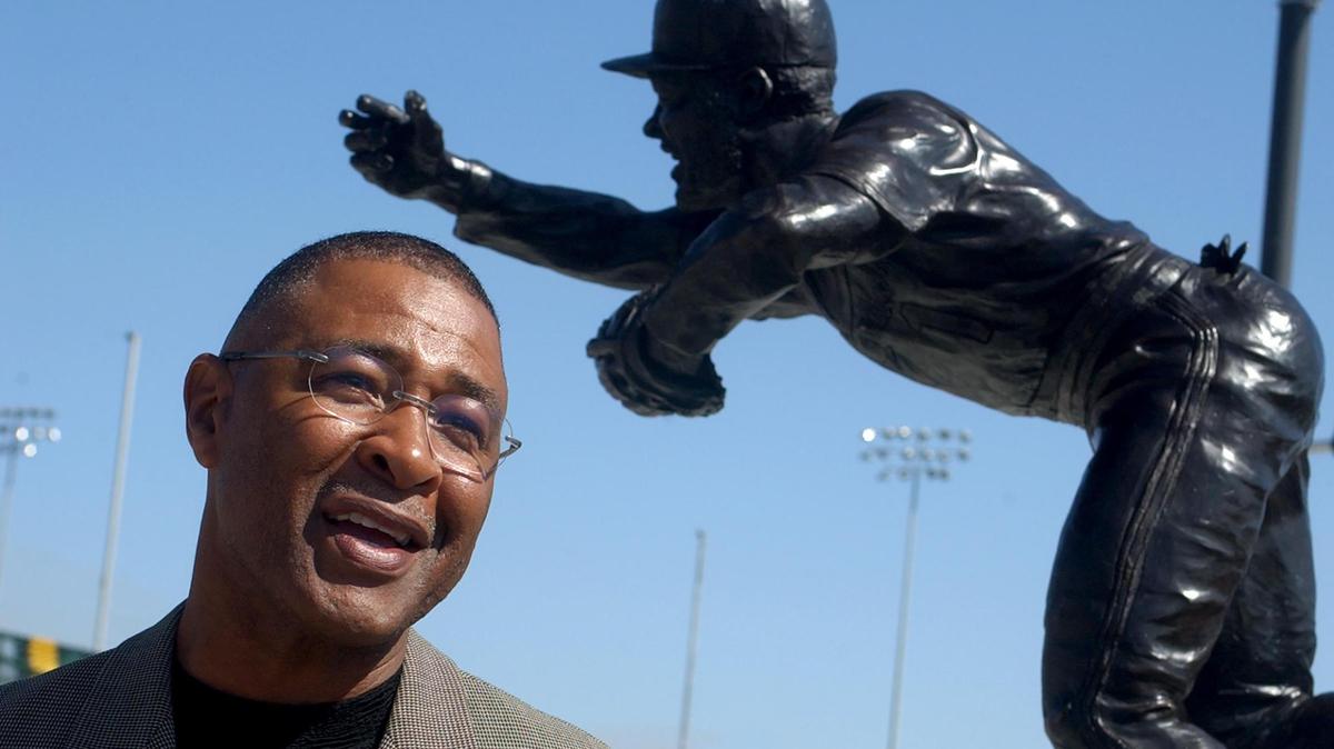 On June 13, 2003, a 7-foot-tall bronze statue of baseball Hall of Famer Ozzie Smith was unveiled outside Baggett Stadium at Cal Poly. That same year, Smith received an honorary doctorate and delivered keynote speeches at the university’s two spring graduation ceremonies.