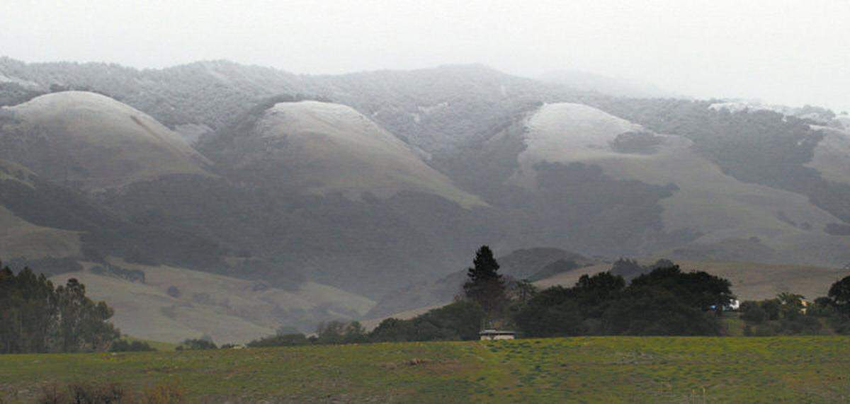 Jan. 23, 2008: Light snow fell on the hills southeast of the Cuesta Grade.