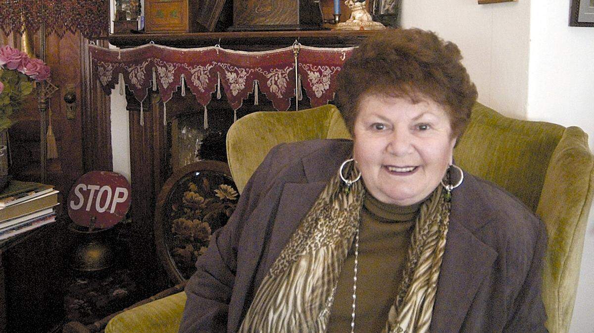 Norma Moye in her 1890's Victorian home in Paso Robles on Jan. 30, 2003.