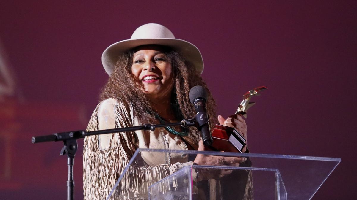 Actress Pam Grier accepts the King Vidor Award for Excellence in Filmmaking at the Fremont Theater in San Luis Obispo in 2018. Grier will be in Olympia next Saturday for a screening of “Coffy” and “Friday Foster.”