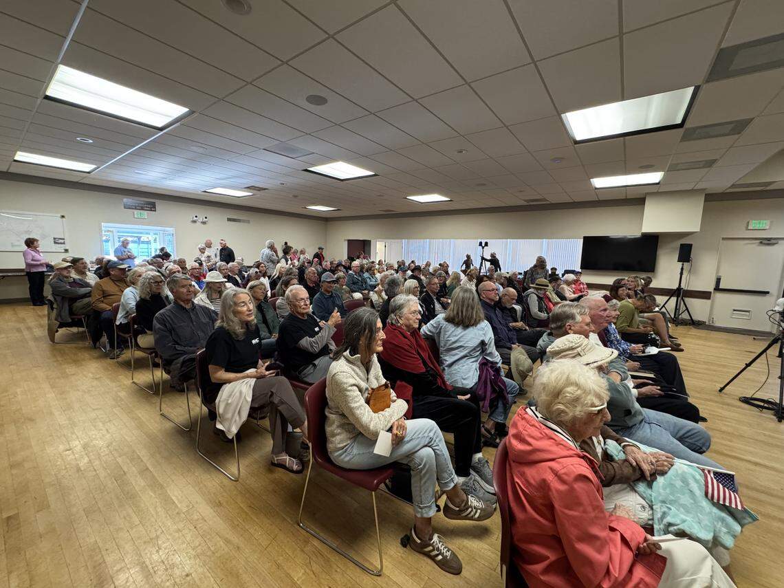 More than a hundred people packed into Morro Bay’s Veterans Memorial Hall to watch a District 2 supervisor candidate forum hosted by the League of Women Voters of SLO County on April 22, 2026.