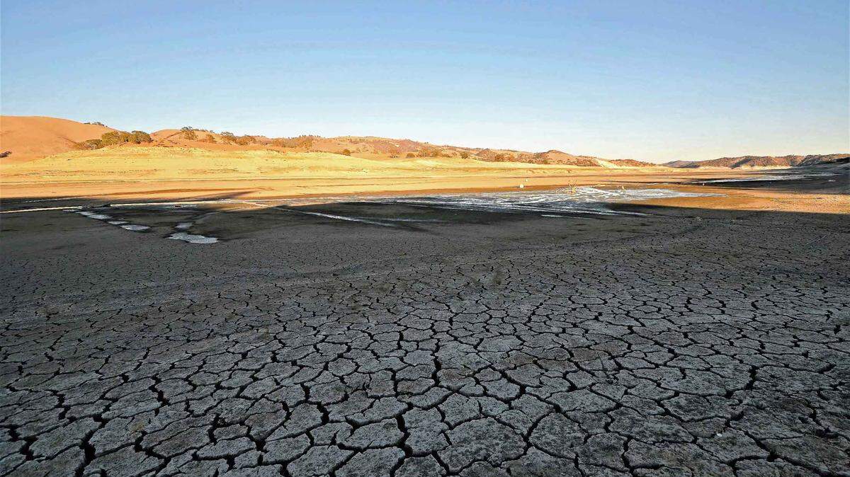 The dry lakebed at Lake San Antonio.