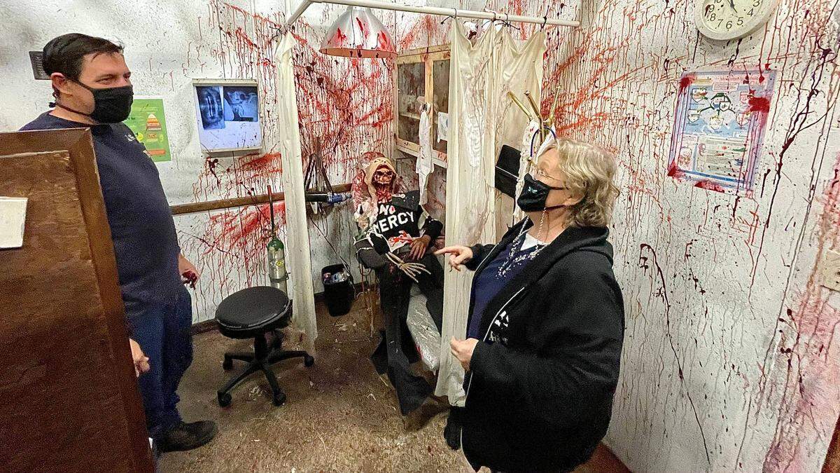 Chris Towers and Sandi Andersen-Tarica speak about the mechanics of staging horror scenes and how to utilize a mix of animatronics (like the skeleton pictured above) and live actors to create scares.