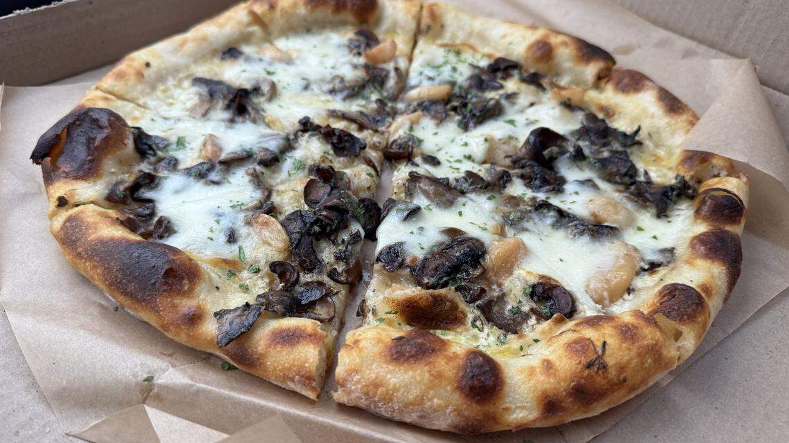 I tried a cozy SLO County bakery with ‘exceptional’ pizza. What I got for $25