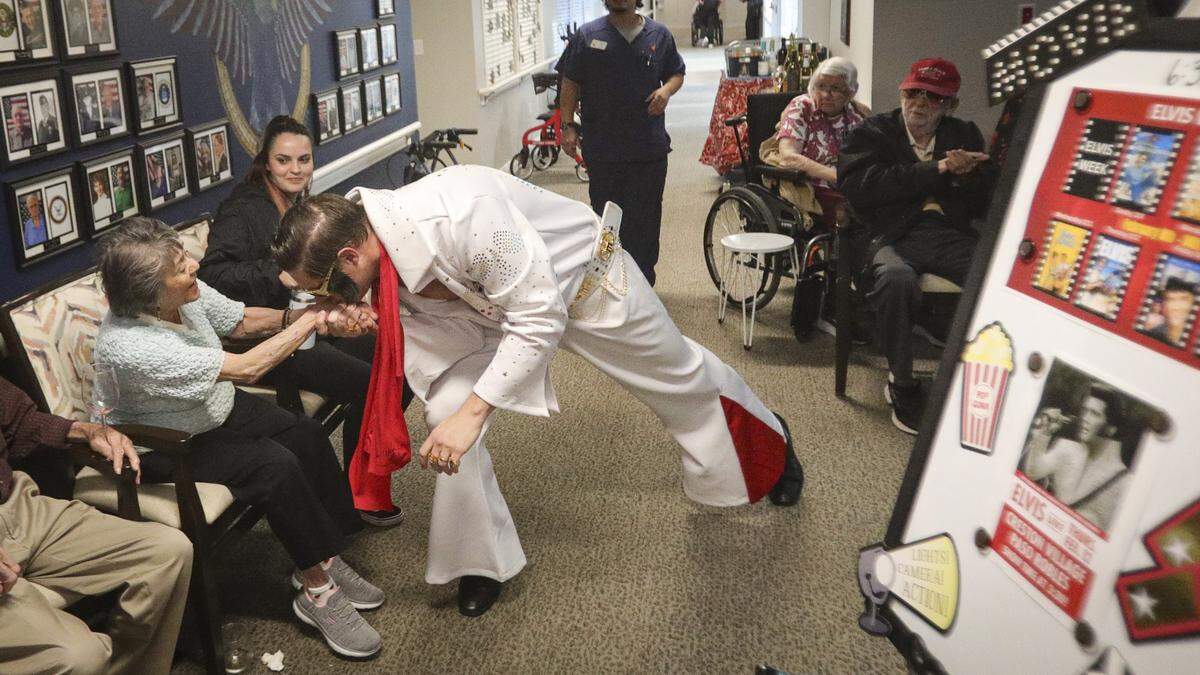 Elvis bids fairwell to fans including Edna Hjerrild.He visited Creston Village, an assisted living community in Paso Robles to celebrate Valentine's Day on Feb. 12, 2026. The King sang some of his hits and passed out red roses to residents. He has a remarkable resemblance to Adam Bramwell, the Executive Director of the facility.