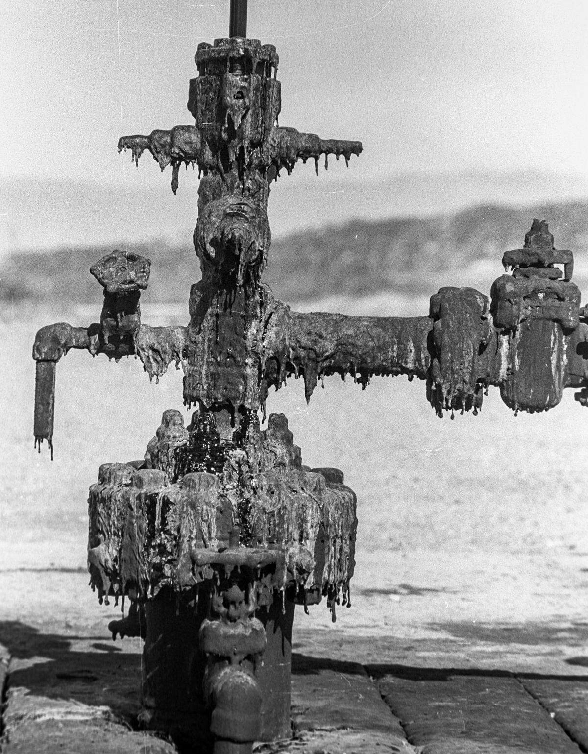 The Unocal oil field at the Guadalupe Nipomo Dunes was shut down in 1994 because a chemical used to help extract the asphalt-like oil product was contaminating nearby areas. Here, the oil field is seen operating on Jan. 19, 1989.