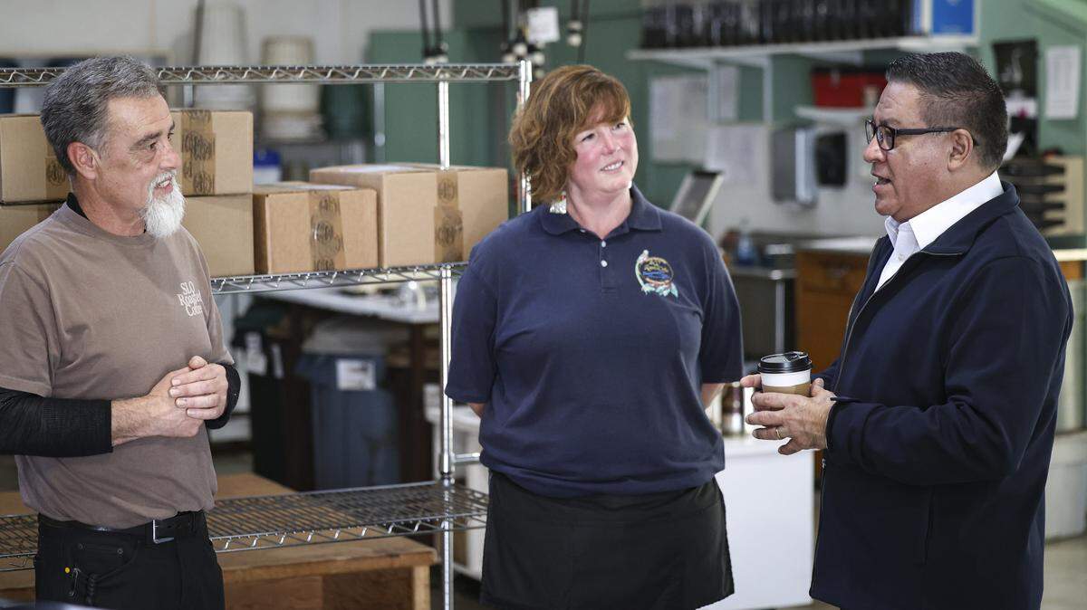 Chris Galloway and sister Julie Galloway talk to Rep. Salud Carbajal. The co-owners of SLO Roasted Coffee answered questions from the congressman about how they were impacted by Trump tariffs on Jan. 16, 2026.