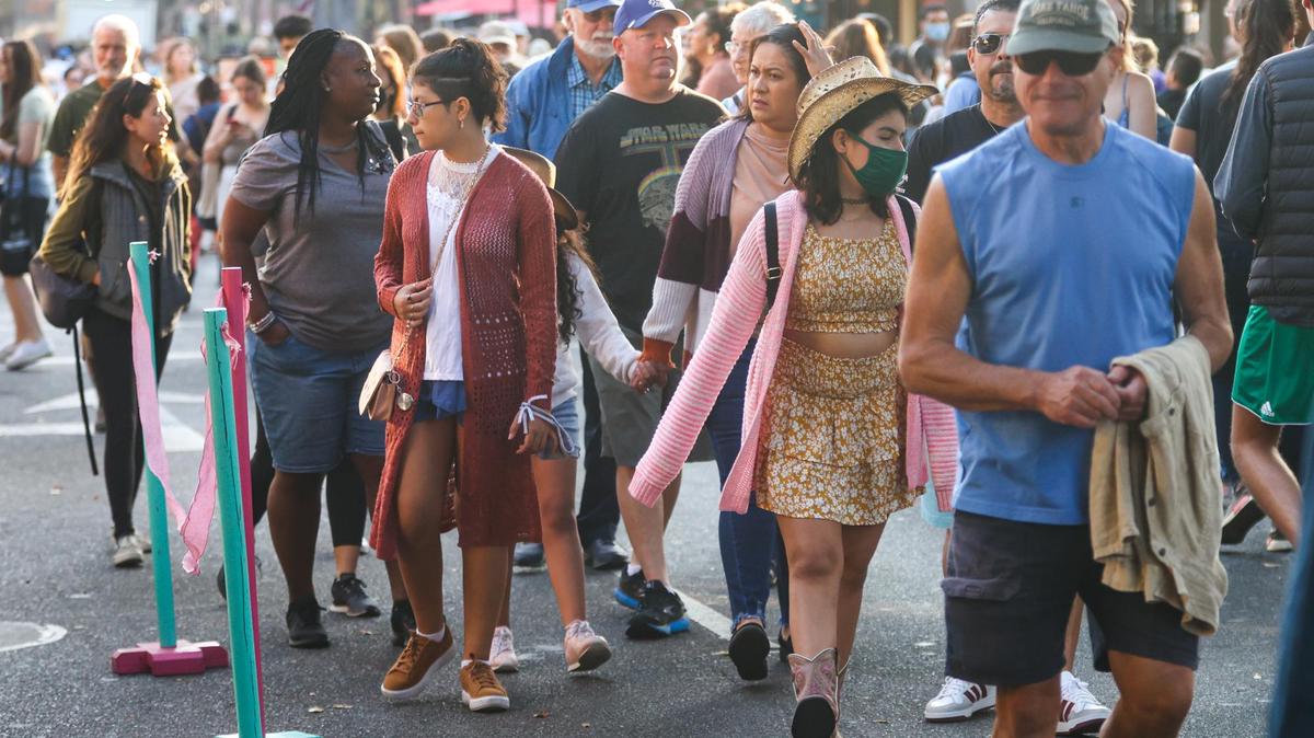 Diverse crowds of people stroll through Farmers Market in San Luis Obispo in late August 2021.