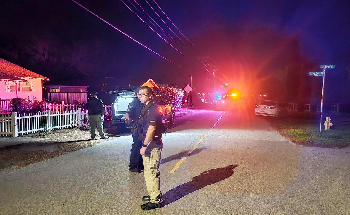 Police in Atascadero, California, responded to a report of a domestic dispute that resulted in a subject barricading himself in a house in the neighborhood of Hidalgo and Buena avenues. Officers cordoned off the intersection of Hidalgo and Sycamore streets.