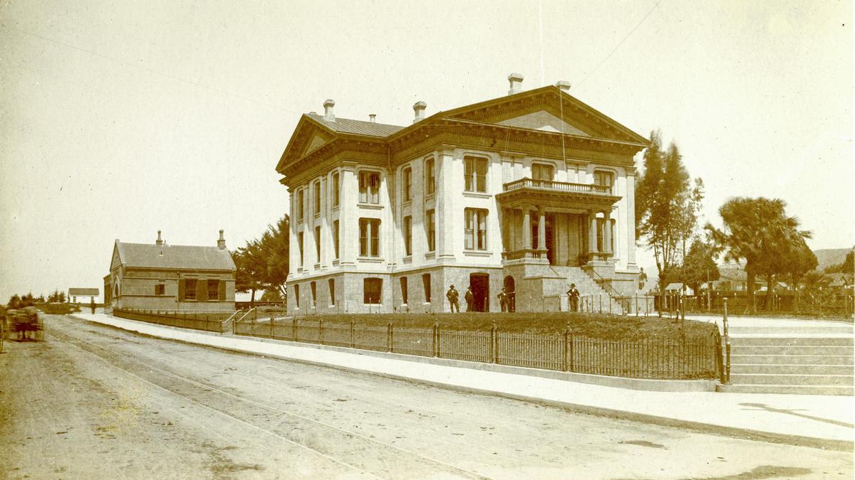 A Greek Revival-style courthouse was built in 1873, on Osos Street, the first San Luis Obispo county courthouse constructed for that purpose. It replaced an old adobe located on Court Street. Sheriff and jail were in basement. The land for the building was donated by wealthy banker J.P. Andrews and Ernest Cerf, according to Myron Angel’s “History of San Luis Obispo County.” The hall of records is at left. The courthouse was demolished by Alex Madonna in 1940.