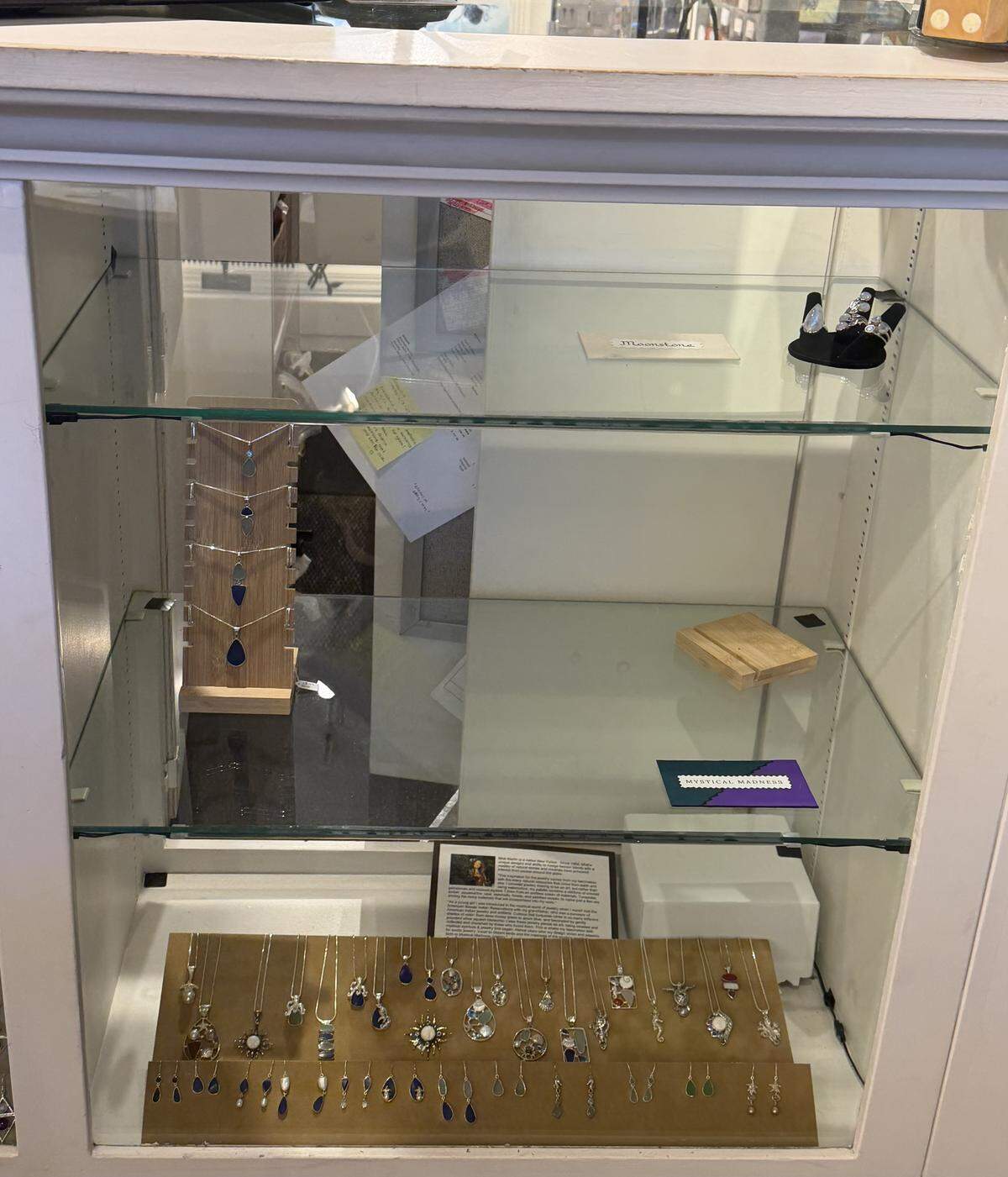 A thief broke into Cambria’s Artifacts Gallery on Wednesday, May 27, 2026, before stealing about $10,000 worth of art jewelry, according to store manager Shelley Woeste.