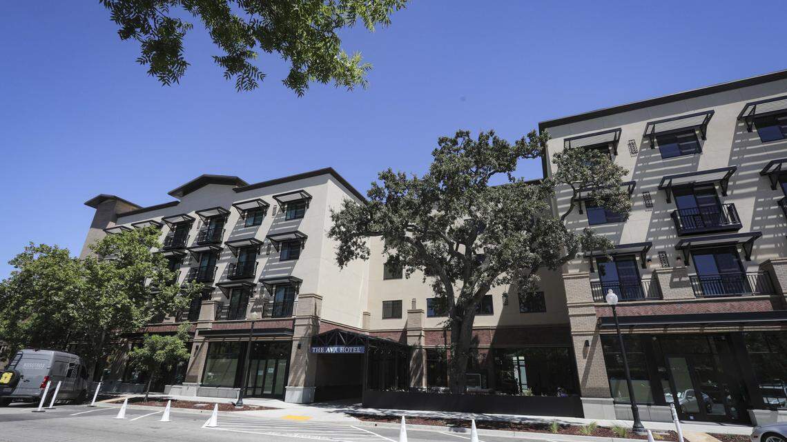 New hotel with rooftop bar, saltwater pool opens in Paso Robles. Look inside