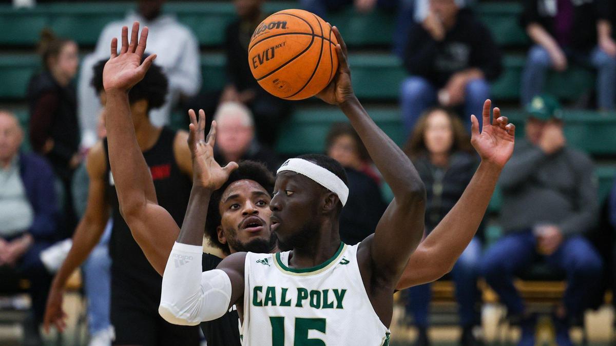 Alimamy Koroma takes a pass and looks to drive to the basket with Justin Johnson guarding. Cal Poly basketball opened its season with a 94-59 win against Bethesda University on Nov. 7, 2022.