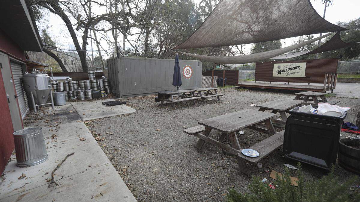 The Tent City Beer Co. back patio has oak leaves piling up outside in Atascadero on Dec. 30, 2025.