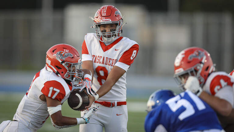 Atascadero beats Morro Bay 21-0. See the photos