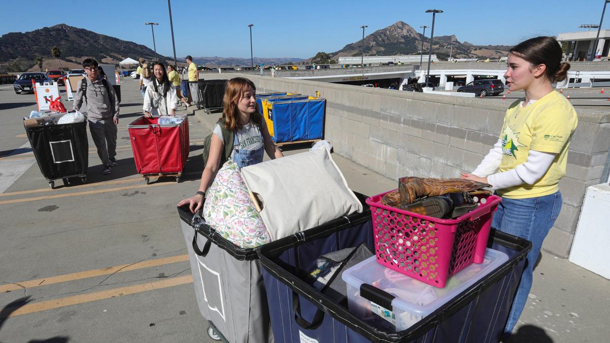 Cal Poly freshman Ceclia Method (left), talks to Nicole Crow (right), a student volunteer assisting with Cal Poly move-in on Sept. 17, 2024. Over 5,000 incoming freshmen will move to campus for the 2024-25 academic year.